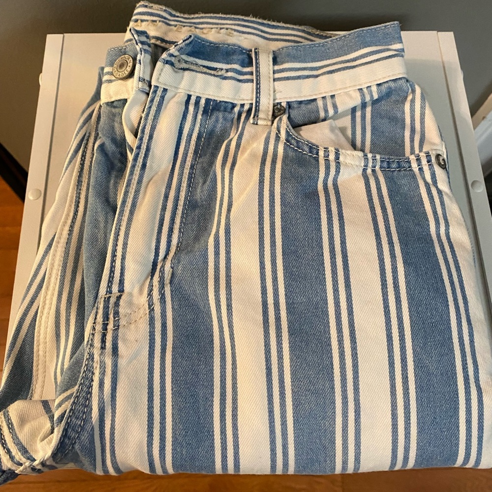 American eagle mom jeans.